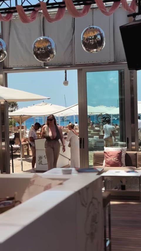 Babe at the beach bar