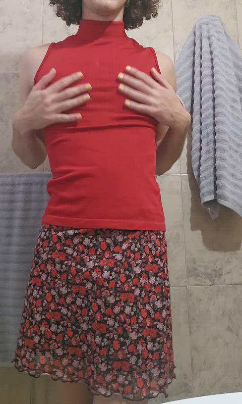 I love wearing skirt and lifting them up ♥️✨