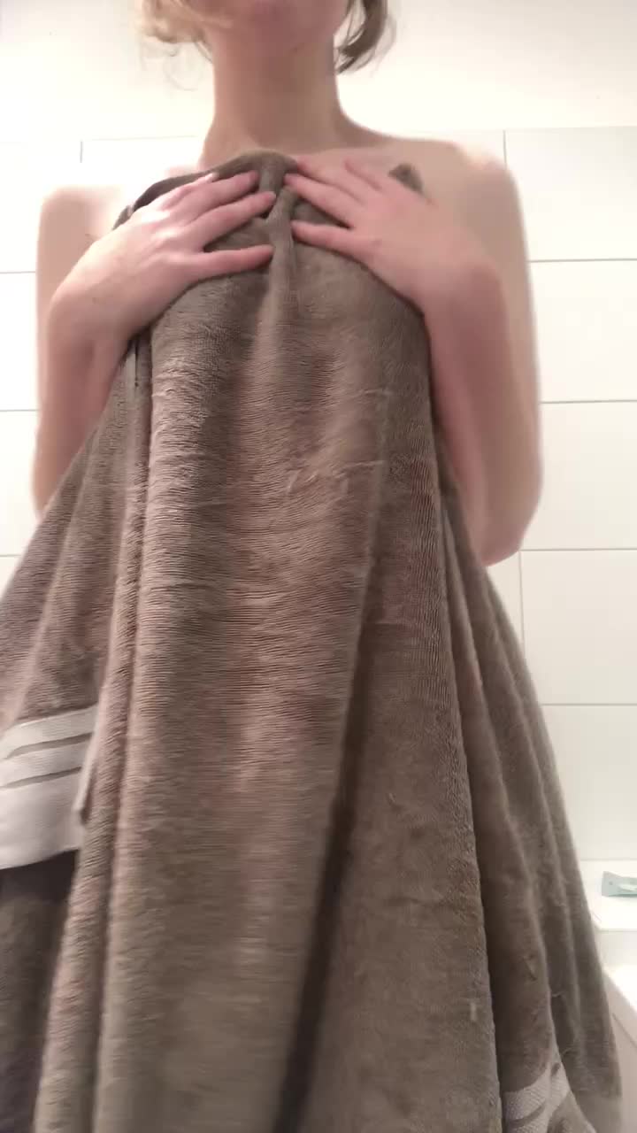 Who wants to join me in the shower? 😈