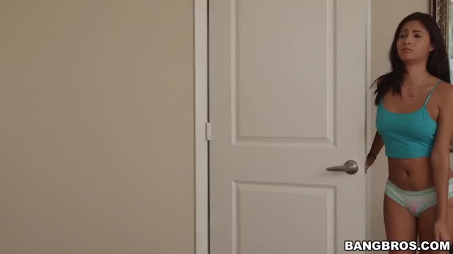 Stepdaughter sees her stepdad's dick Jade Jantzen
