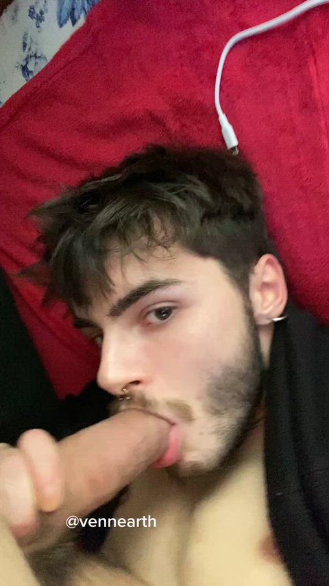 first time showing my face here sucking my big meat.. hope u guys like it