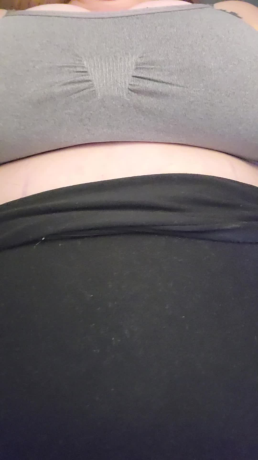 Here's some milf boobs to start this night off right!