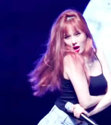 Hyuna No bra