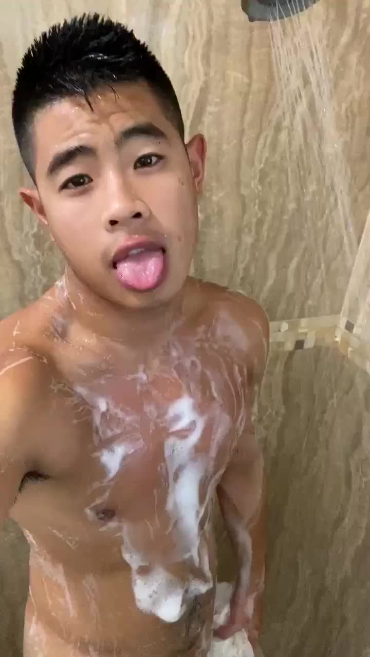 @LukeTruongxxx Looking For A Shower Buddy