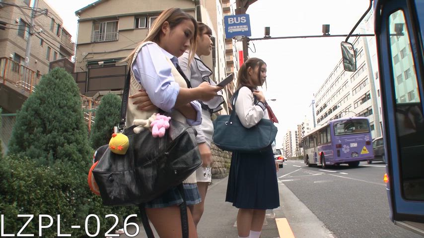 [LZPL-026] Lesbian Commuters Ambush 2 Students on the Bus