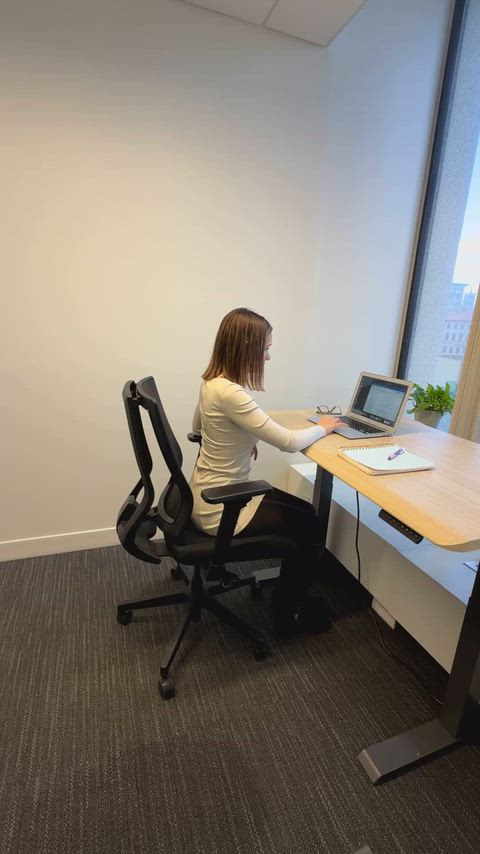 Bet you can’t keep your eyes off this view