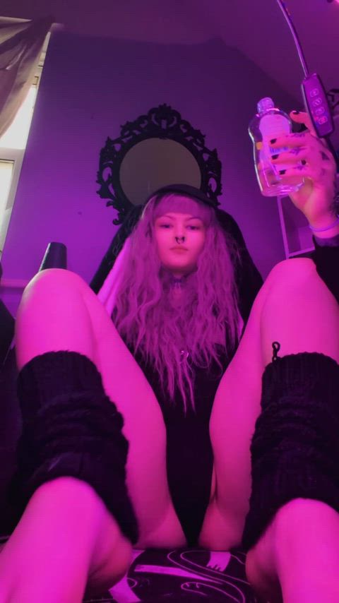 Oiled up bunny girl feet are a must