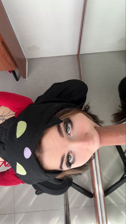 cute alt shows her skills