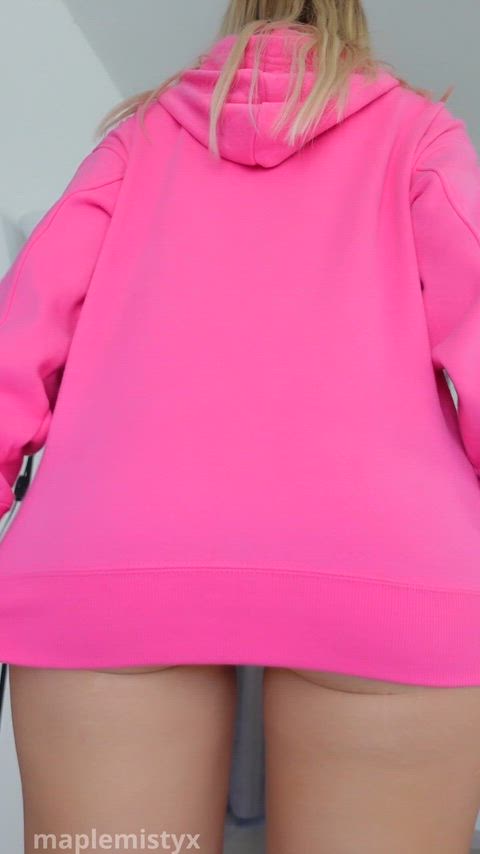 Hiding a thick ass under