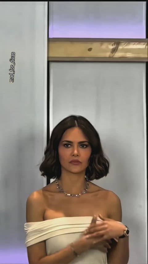 Esha Gupta seeking Attention