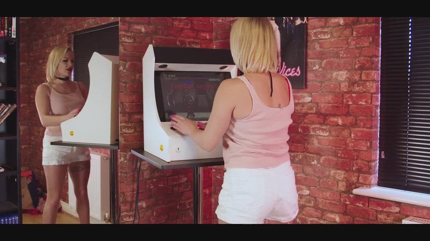 Removing A Piece Of Clothing Everytime She Loses A Round Of Mortal Kombat