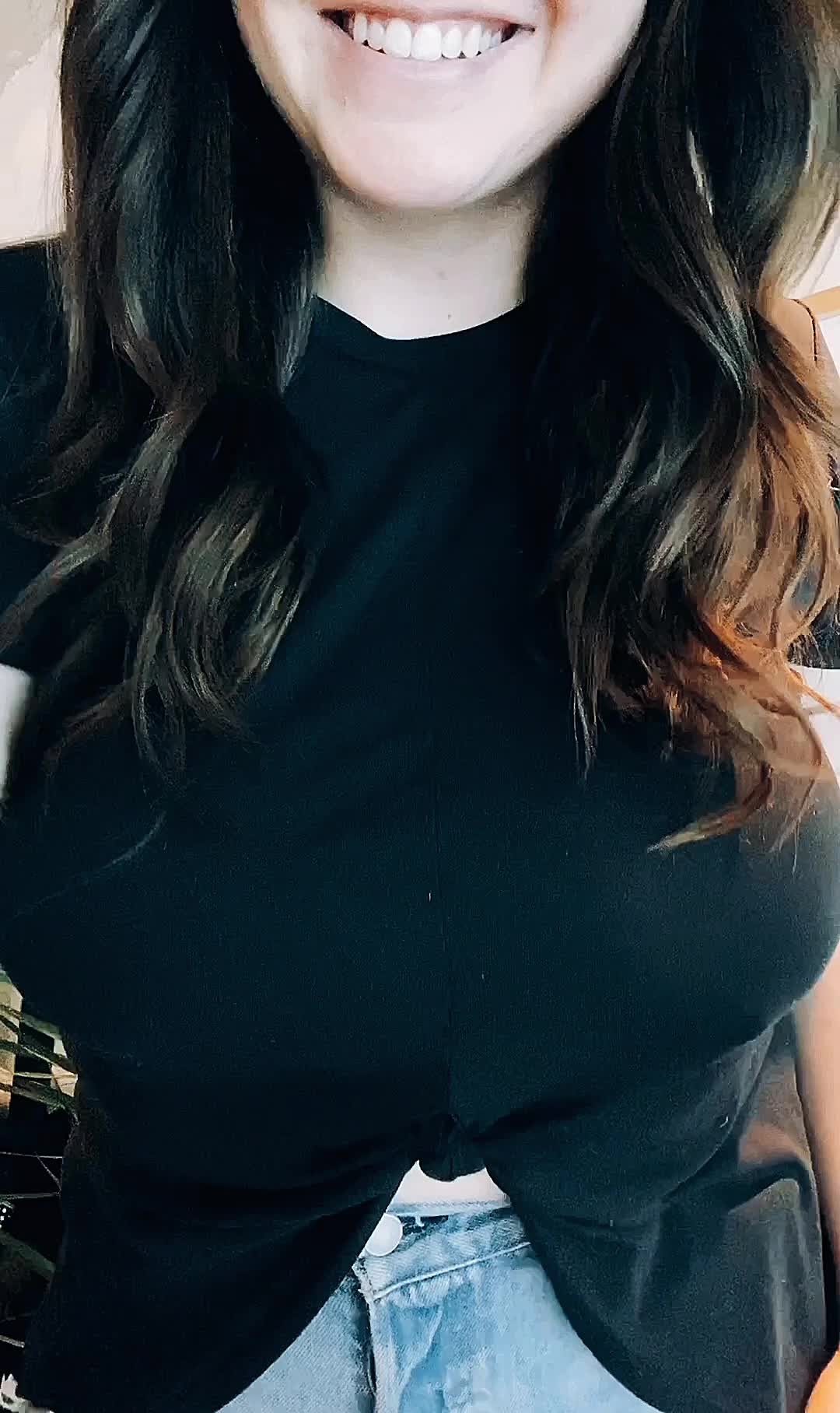 “Smile vs. Titty Drop!” The title of my autobiography 💁🏻‍♀️