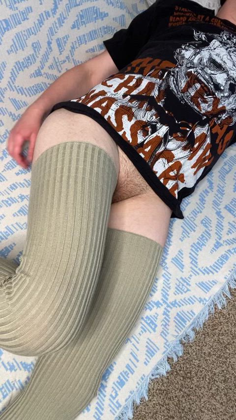 How i actually lay around the house stoned on a Sunday thumbnail