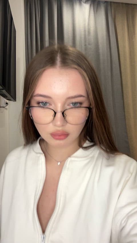 Tiktok slut loves showing off her tight body