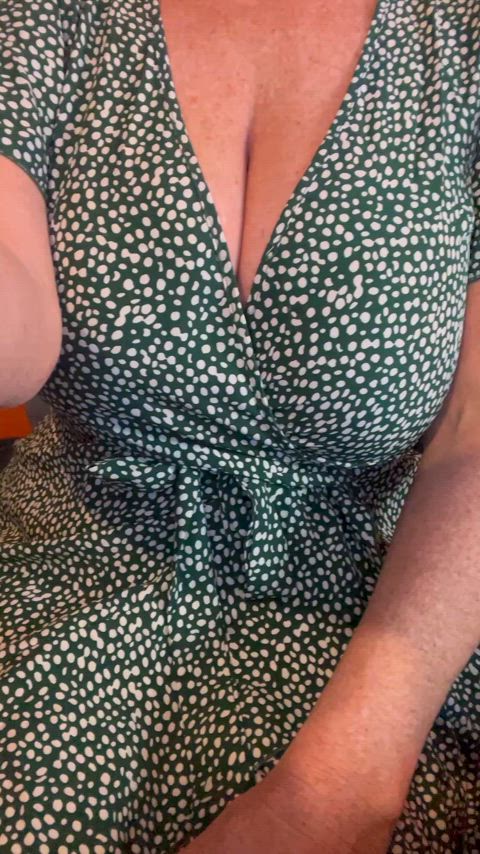 It’s no joke that I’m being slutty at work today 😈 you’d be a fool not to watch and enjoy!