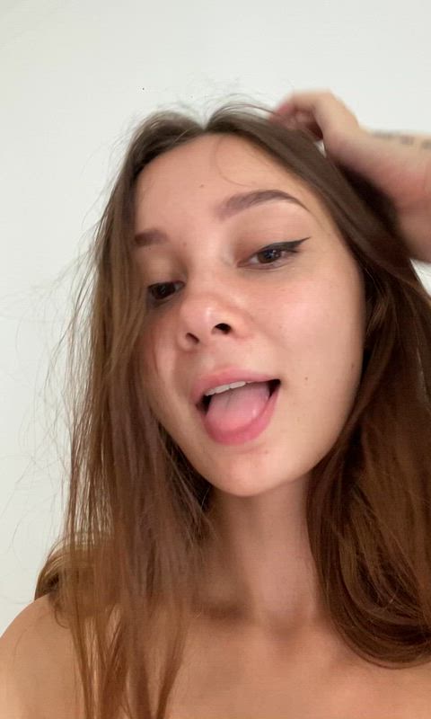 If ur stepdaughter sends u a video like this, will u take her hint?