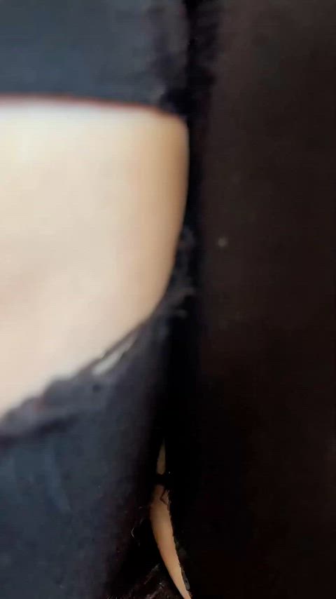 pretty lil shaved pussy 🖤