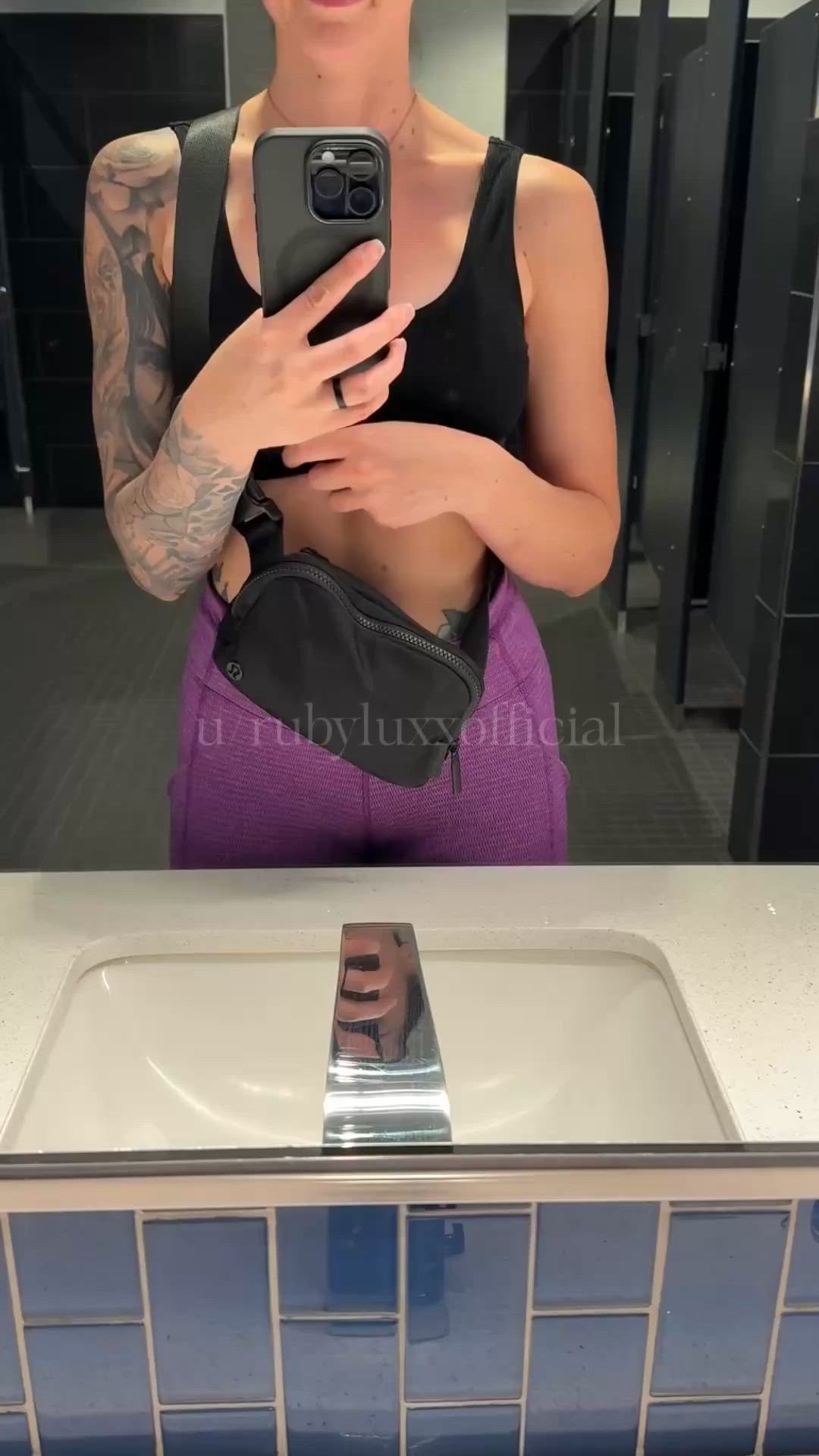 Public mirror selfies are so fun