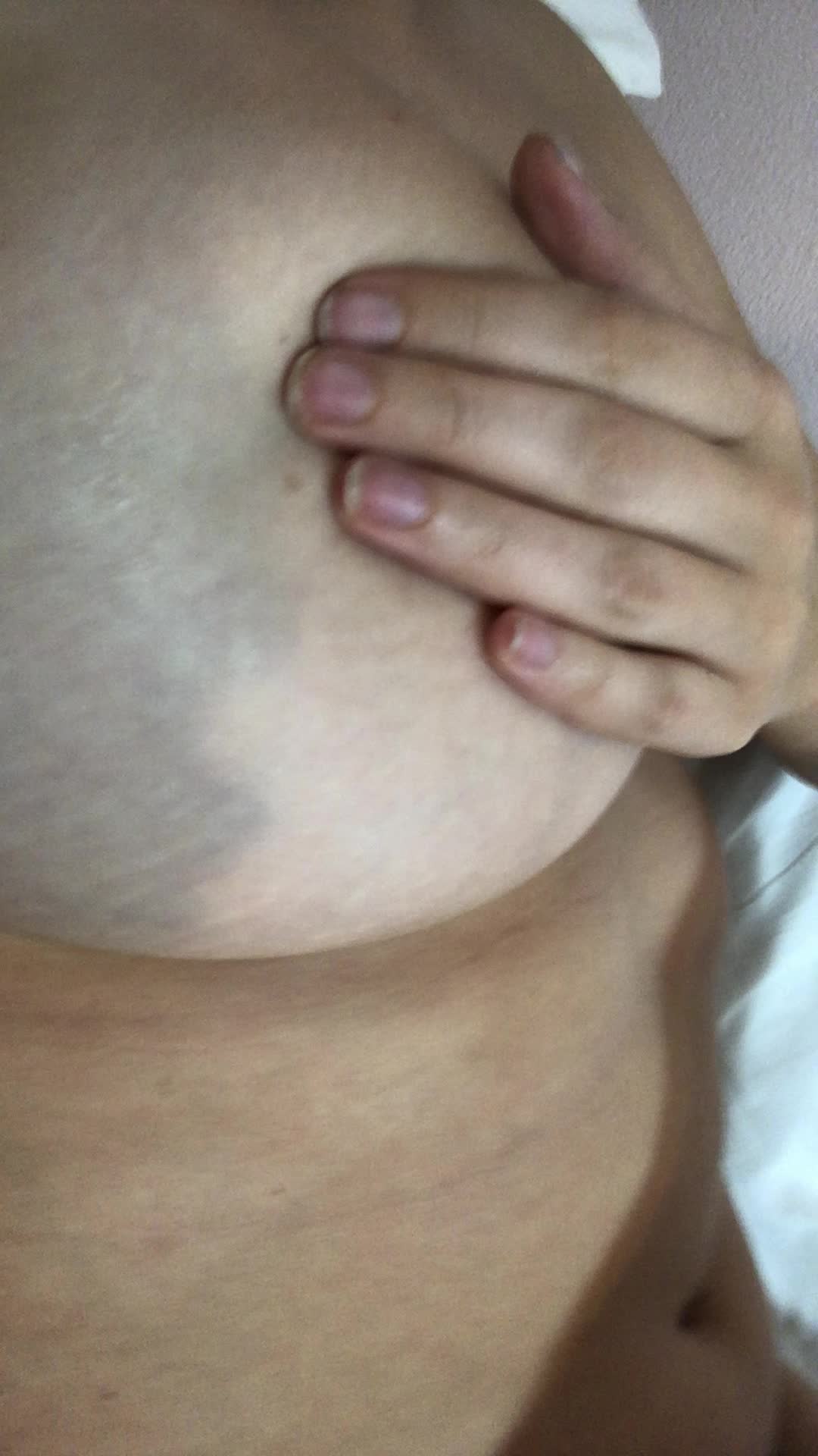 playing with my titties