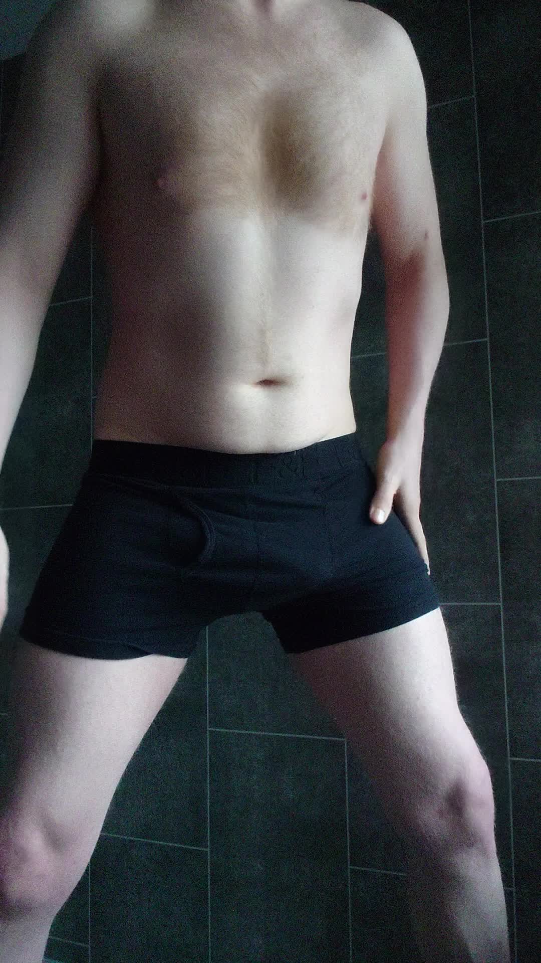 M 140 pounds. Just a lil dick drop for you