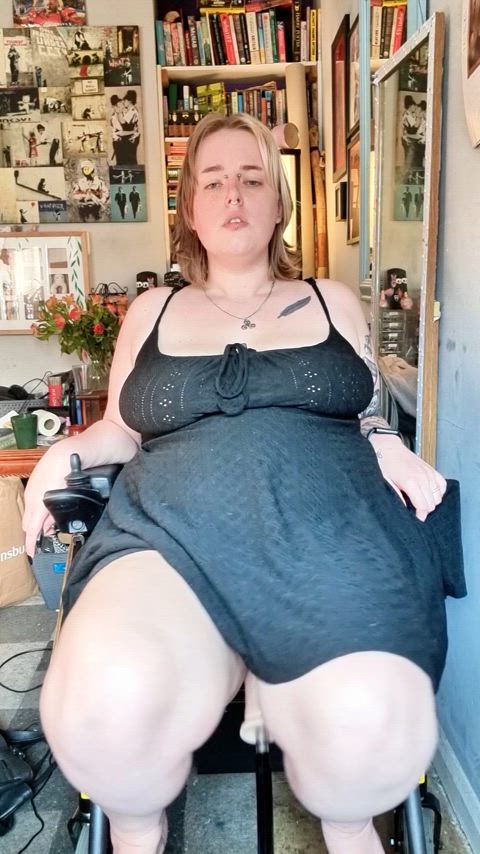 Tech is a disabled sluts' best friend 🖤 28f chronic illness and neurological disorder, wheelchair user