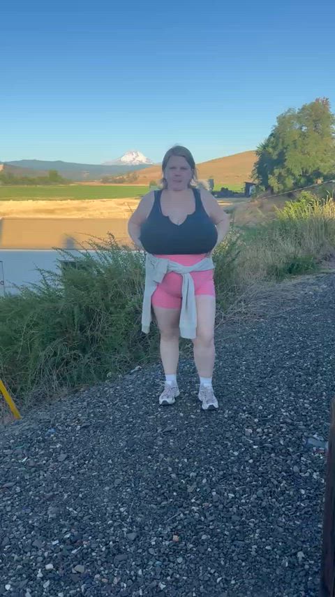 Name the mountains 😋 also don’t mind how I look this is day 7 of camping and it’s 6am 😅