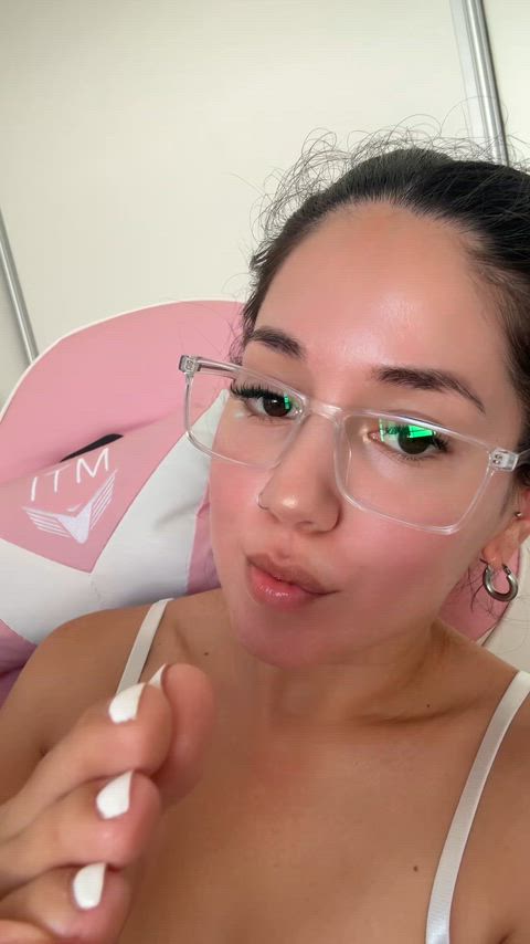 Each day Im getting crazier with my feet 👅