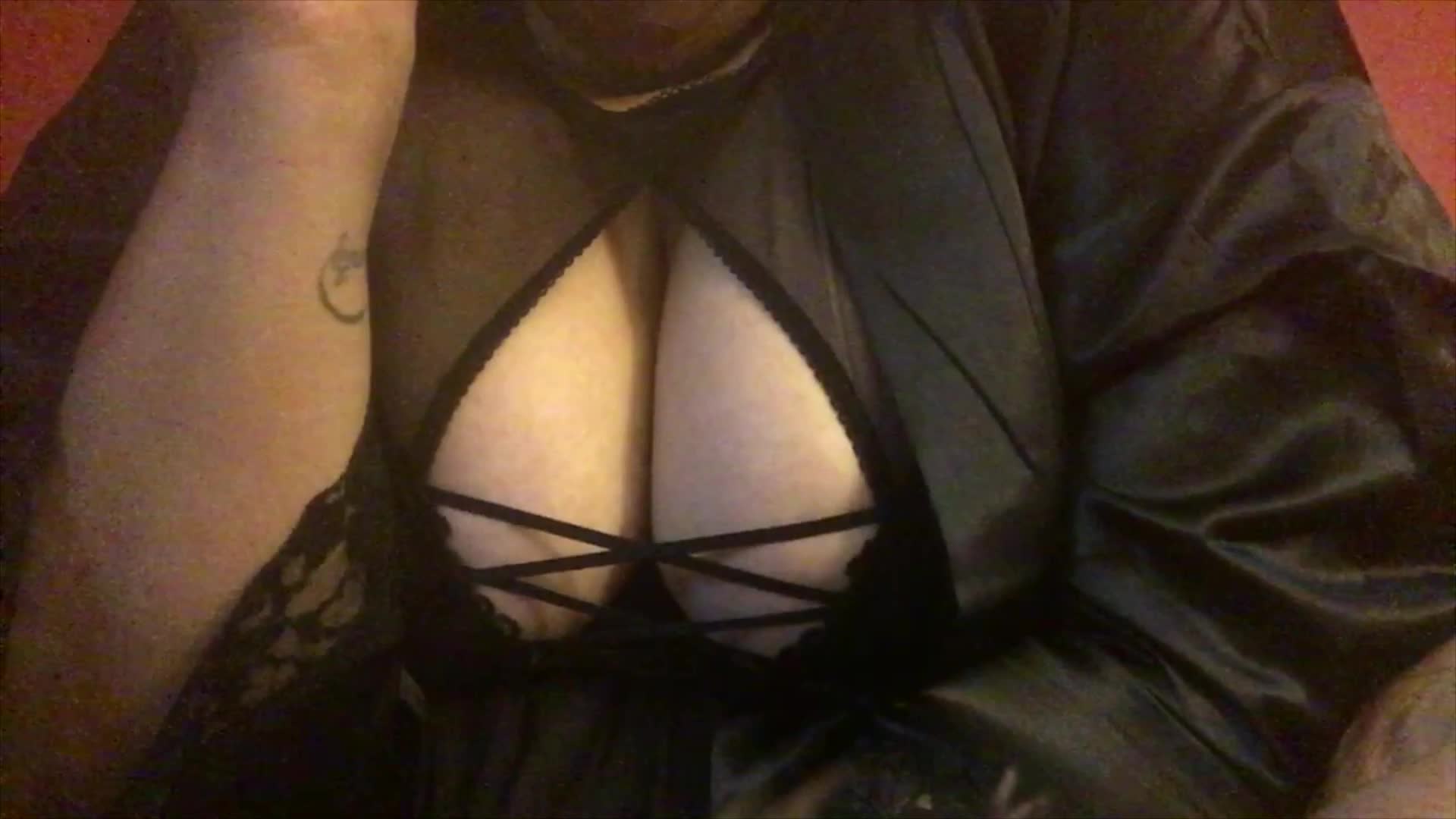 Is it too late for a titty Tuesday post 🤭🥰