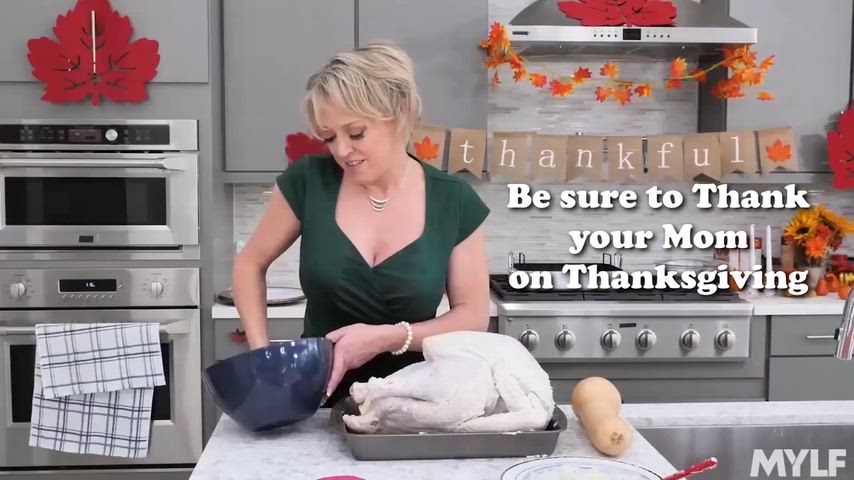 Say happy thanksgiving to mommy Dee Williams