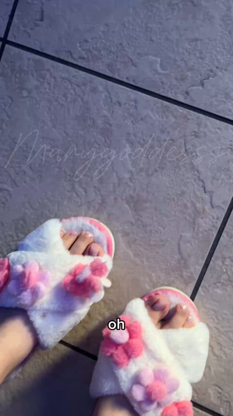 Tragically my cute flower slippers are falling apart. One by one. Your job is to buy these from me and maybe I could leg you buy me new ones 🥰 thumbnail