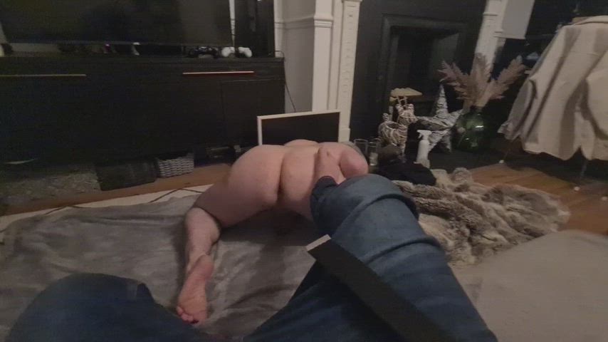 Showing off that delicious hole before he sucks my hard dick. Who's joining? Raf (22) and Kal (41)