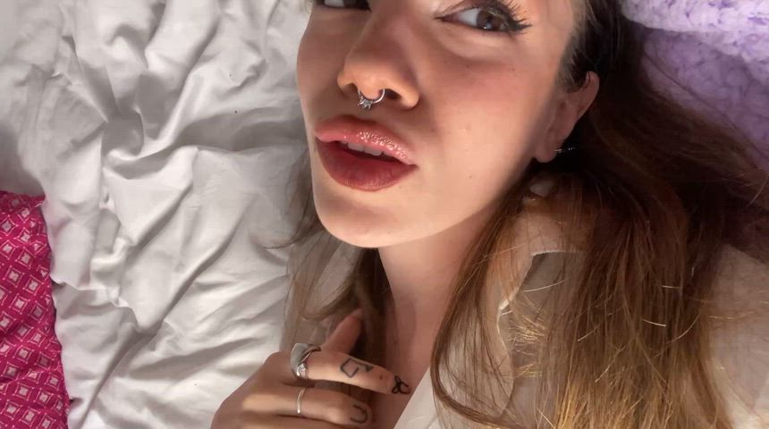 Say "happy new year" and I'll send you a nude!