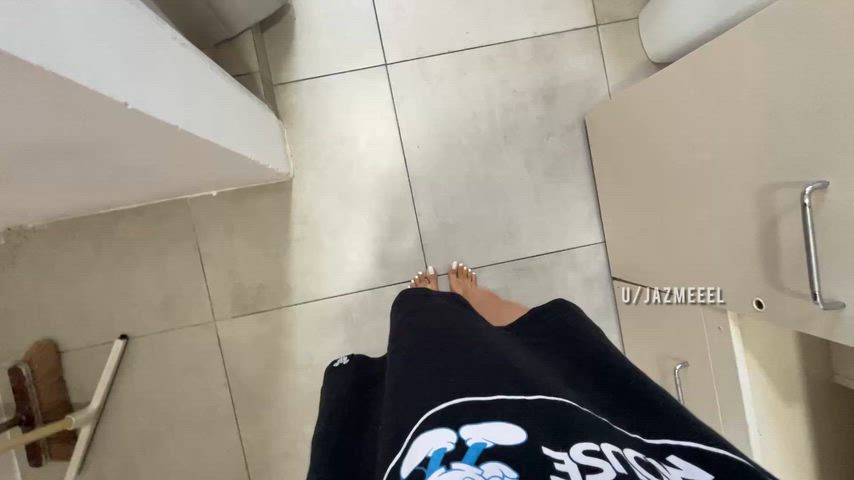 Fresh morning pee for you