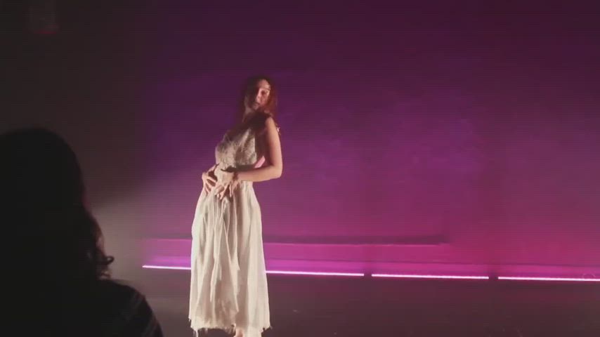 Brazilian Actress Juliana Pina Strips Nude on Stage