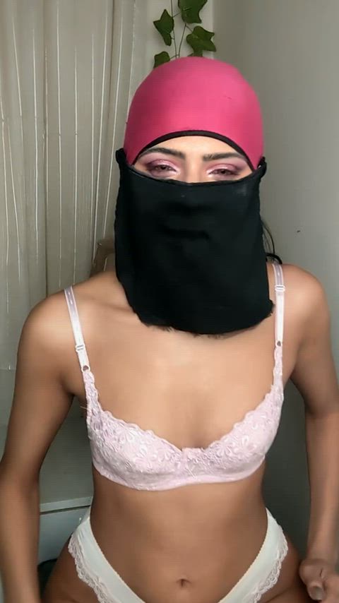 Cute enough to get bleached by your cock 🍆💦