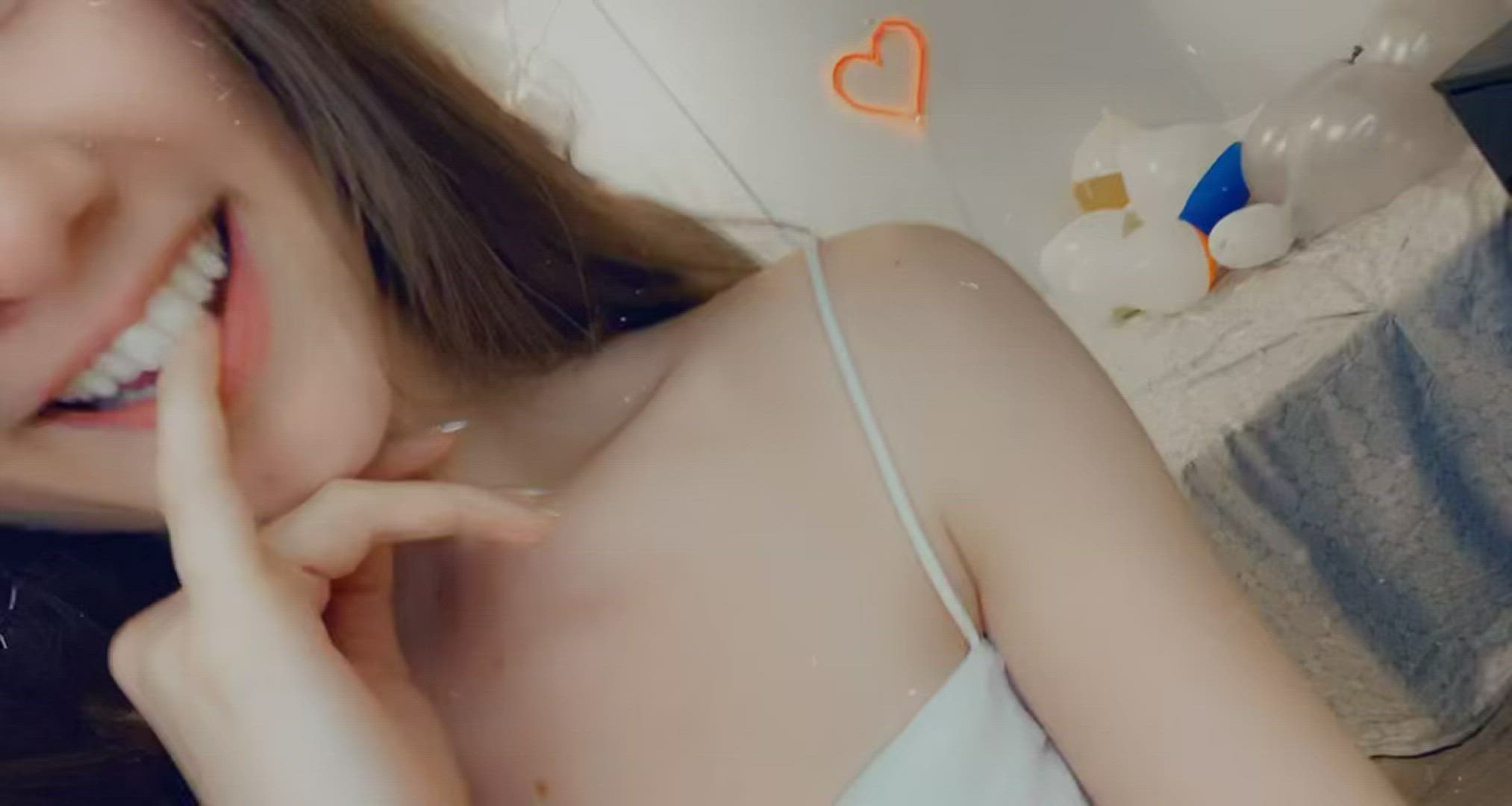 Live on MFC.im/SamanthaHayes for a Balloon Pop Prize Party to celebrate my half birthday <3 come hang out!