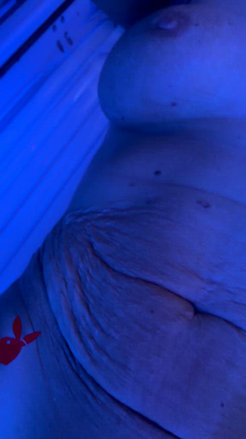 (F) fun in the tanning bed