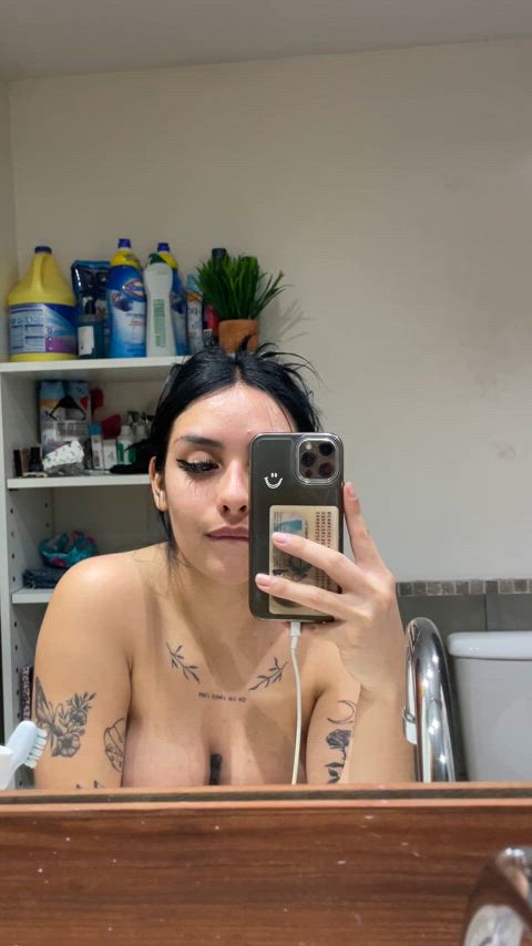 You like seeing mommy naked