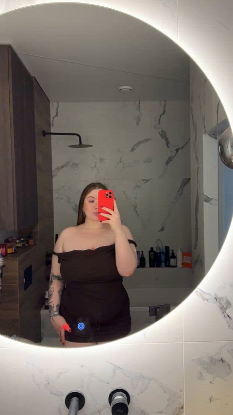 My curves look so hot in the mirror
