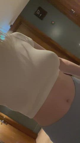 u/loveofmylife69 flashing in hotel corridor