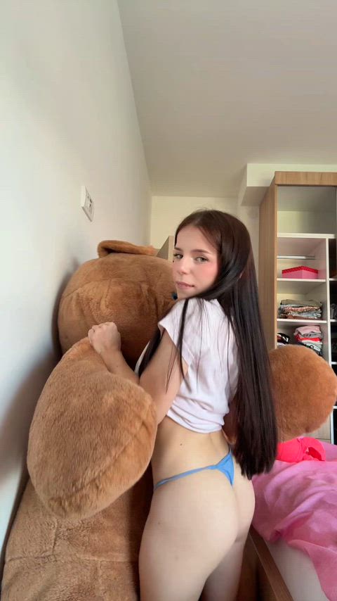 Midget girl with daddy issues.. Can I call u daddy?