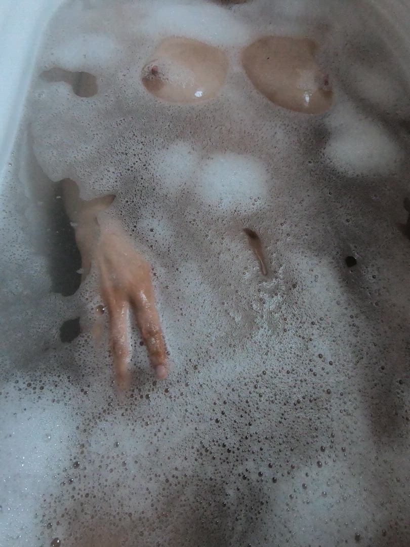 Need to cheat in this bathtub [video]