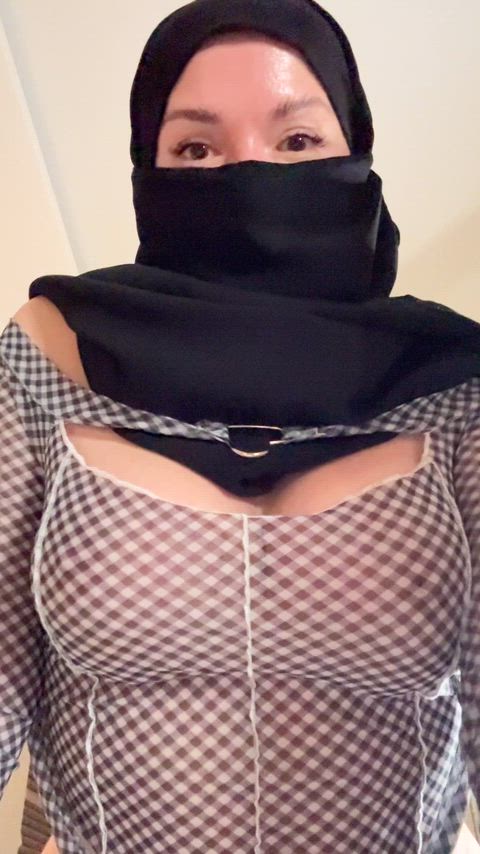 These tits are so hot in the harem and it's only waiting for the Sultan to come back and eat it