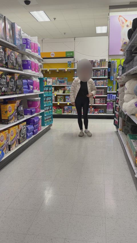 Having a bit of fun mid grocery run ☺️