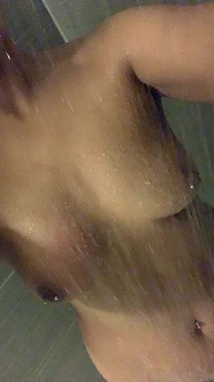 This mom of 1 is getting clean just to get dirty 😏