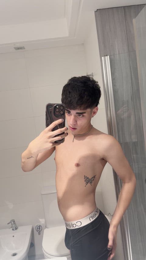 [18] Any love here for a pretty twink