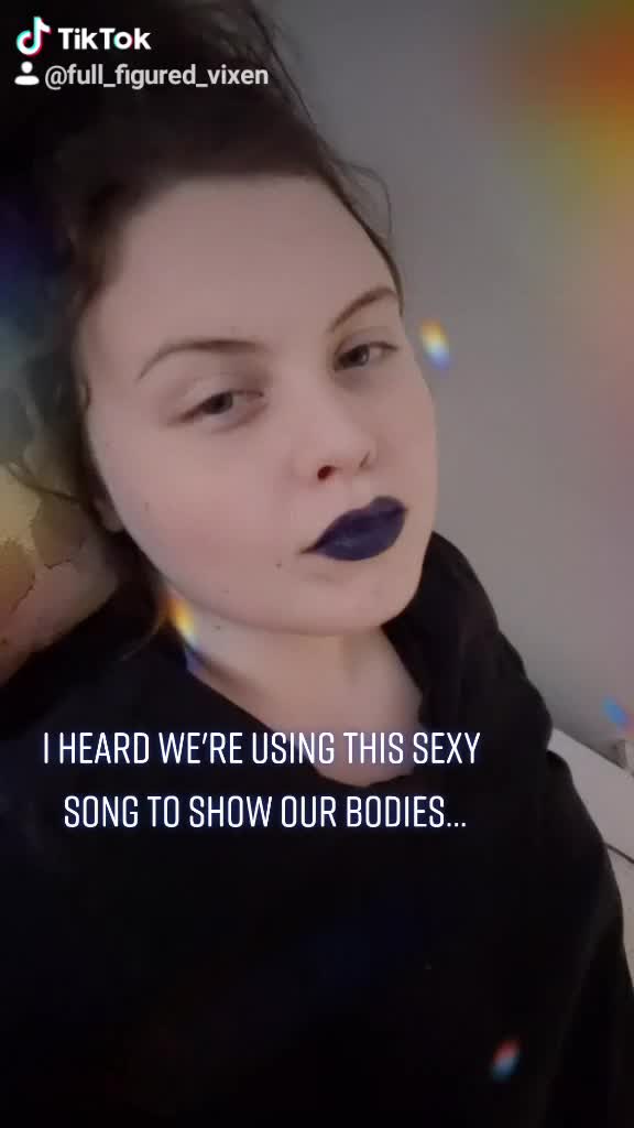 Face reveal and curvy photos! 🥵