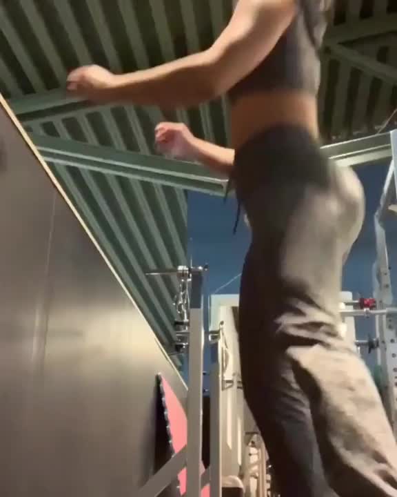 Working on her fitn 😍💕