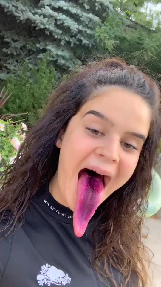 Super Super Long Tongue