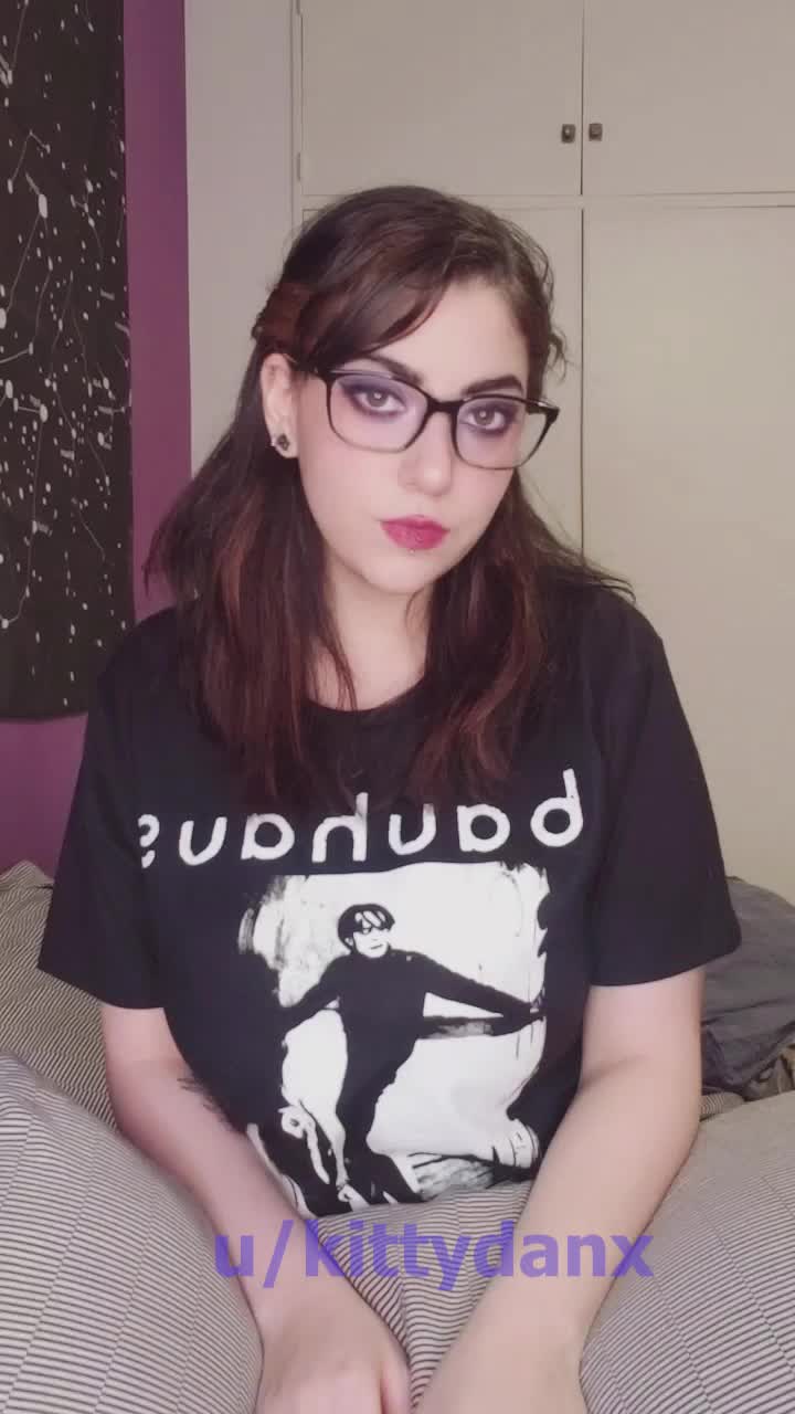 Before you mention it: Yes, I've been told I look like Aubrey Plaza, now let's go back to my tits 💕🌺